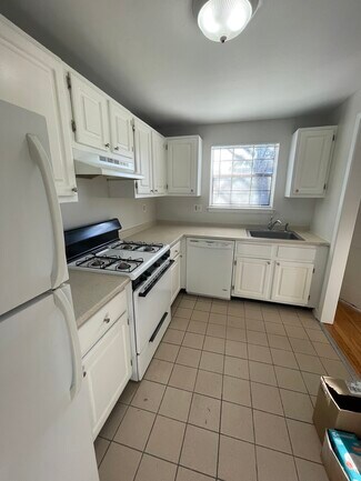 98 Sycamore Ln, Manchester, CT 06040