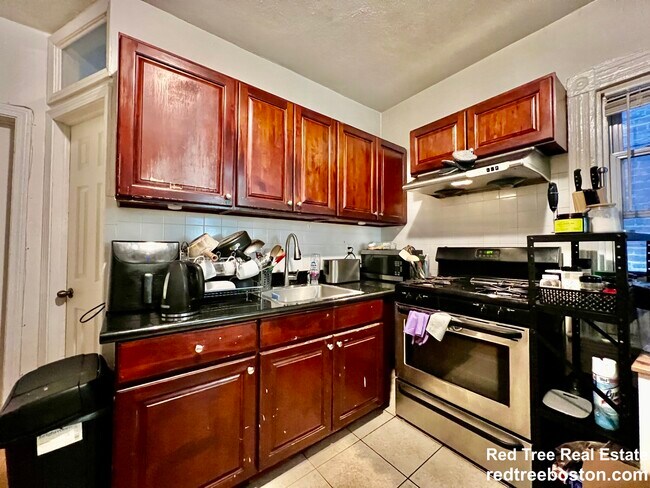 7 Warwick St, Roxbury Crossing, MA 02120 - photo 3