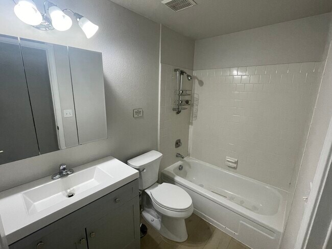 3228 SW Dolph Ct, Portland, OR 97219 - photo 3