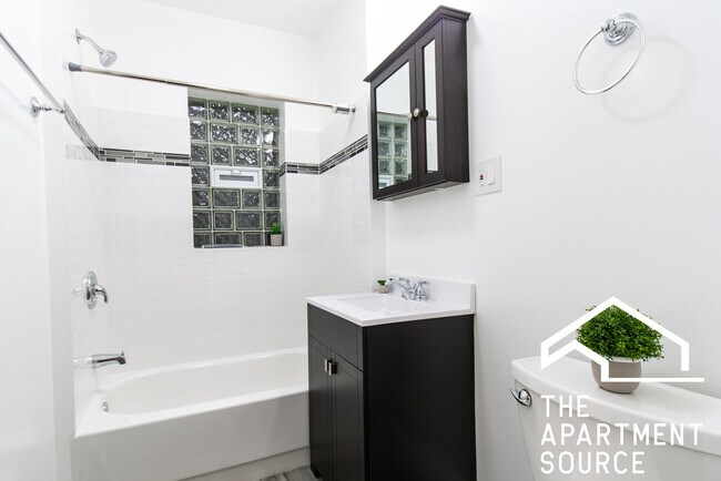 1056 W Lill Ave unit 2, Chicago, IL 60614 - photo 5