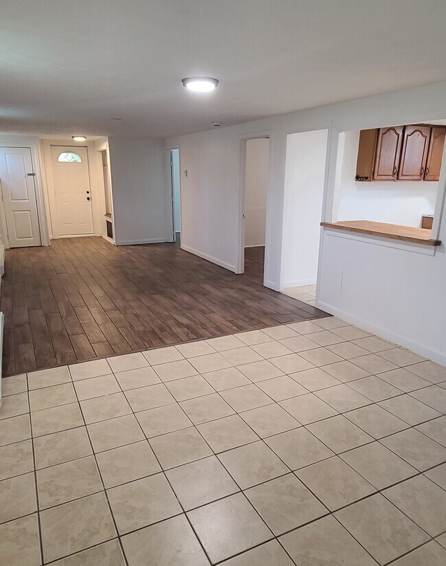 7 Runnells Ave, Old Orchard Beach, ME 04064