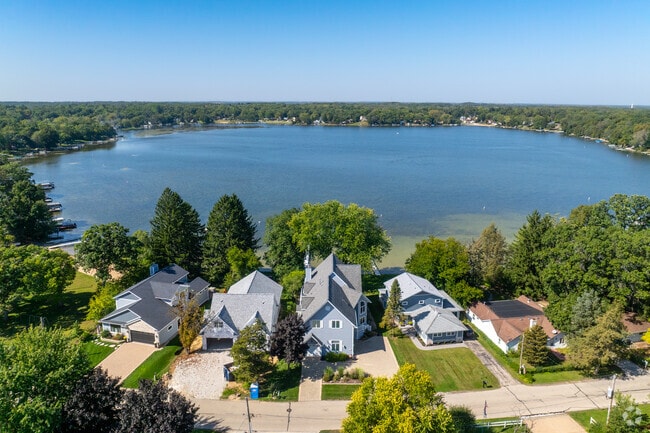 Bohners Lake offers upscale lakefront properties for those seeking rural luxury.