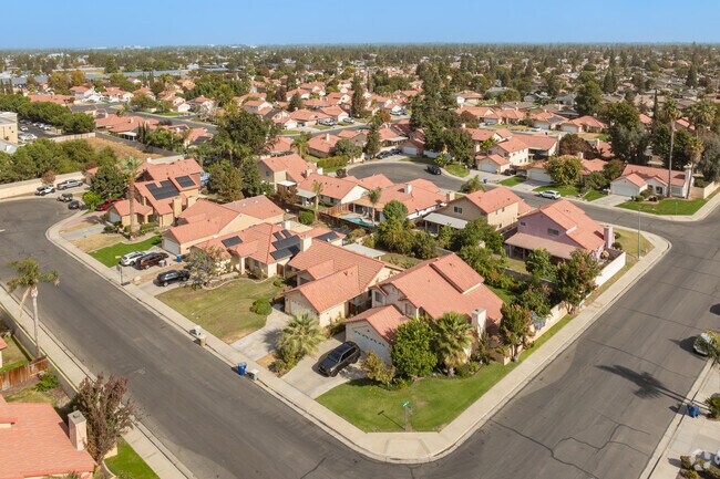 Most of the homes in Tevis Ranch were built in the late 20th century.