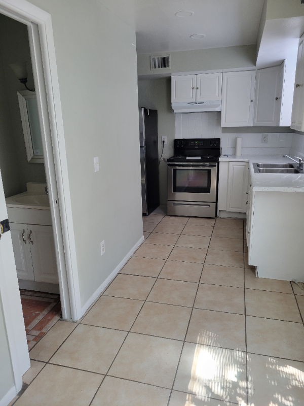 14102 Village Terrace Dr, Tampa, FL 33624