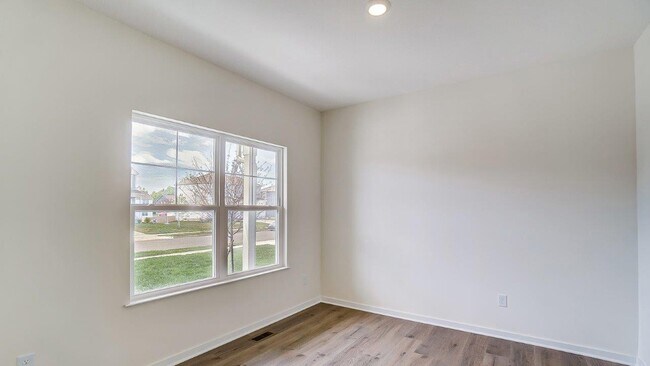 923 Sherwood Loop, Bellefontaine, OH 43311 - photo 5