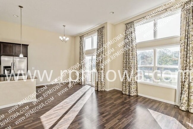 7878 Cottonwood Ln, West Des Moines, IA 50266 - photo 2