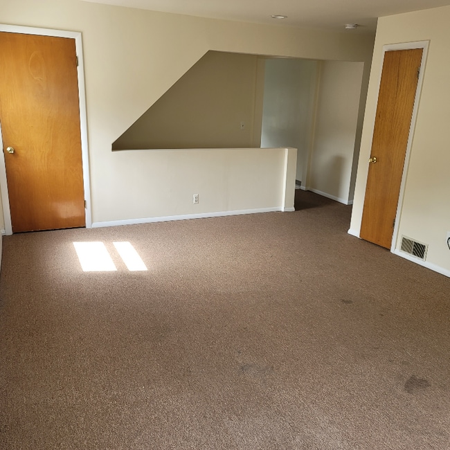 22 Ryle Ave unit 2nd Floor, Little Falls, NJ 07424 - photo 2