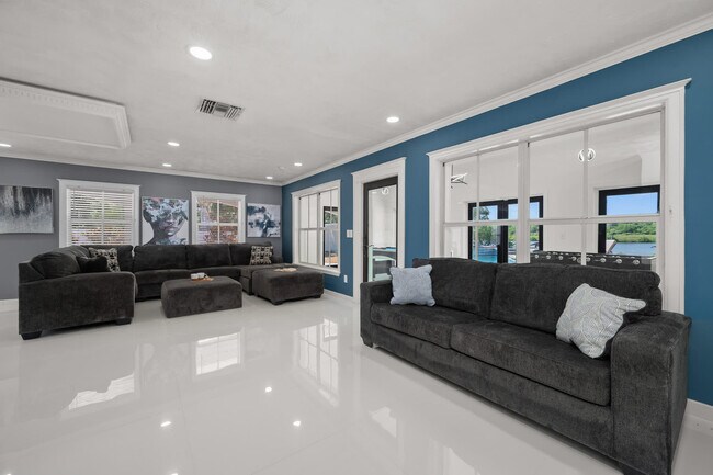 6710 Myrna Dr unit ID1241872P, Tampa, FL 33619 - photo 7