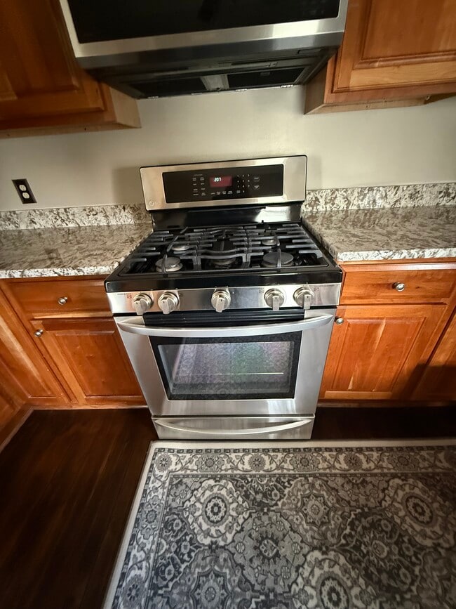 6726 20th Ave unit 1 Main House, Kenosha, WI 53143 - photo 4