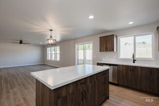 1120 Woods Bog Ave, Middleton, ID 83644