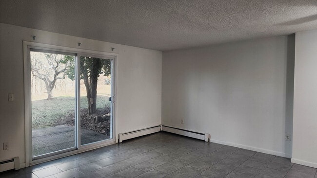 86 Wakefield Cir unit 86, East Hartford, CT 06118 - photo 6