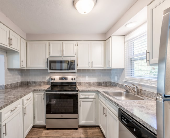 Briarwood, Attleboro, MA 02703 - photo 4