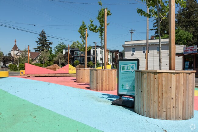 Arleta Triangle Square on SE Woodstock and 72nd brings the community together in the Mount Scott-Arleta Neighborhood.