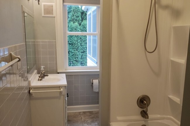 454 W Wisconsin Ave unit 2, Oconomowoc, WI 53066 - photo 5