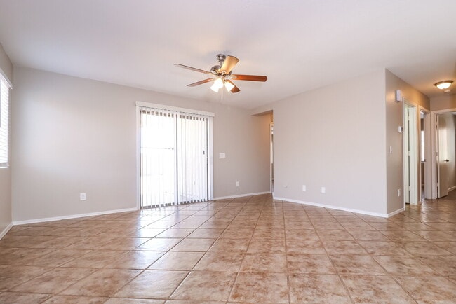25675 W Satellite Ln, Buckeye, AZ 85326 - photo 4