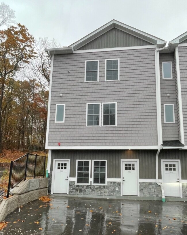 243 Echo Lake Rd unit 1, Watertown, CT 06795 - photo 2