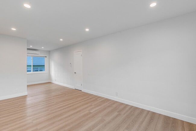 4321 Saugus Ave, Los Angeles, CA 91403 - photo 7