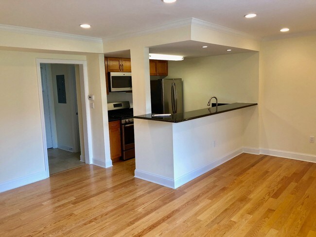 50 Gerry Rd unit 7UVF, Chestnut Hill, MA 02467 - photo 3