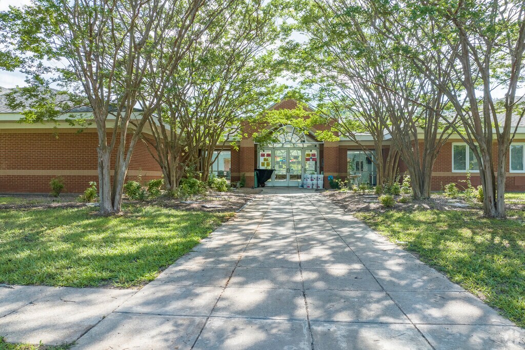 The Walter M Kennedy School is a Kindergarten through fourth grade school in Pell City.