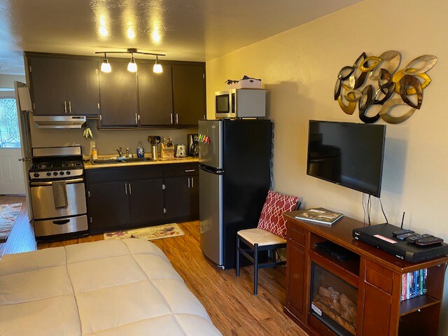 46011 Sandia Creek Dr unit C, Temecula, CA 92590 - photo 3