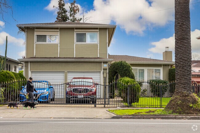 Cheap two-story homes are common in Havenscourt.