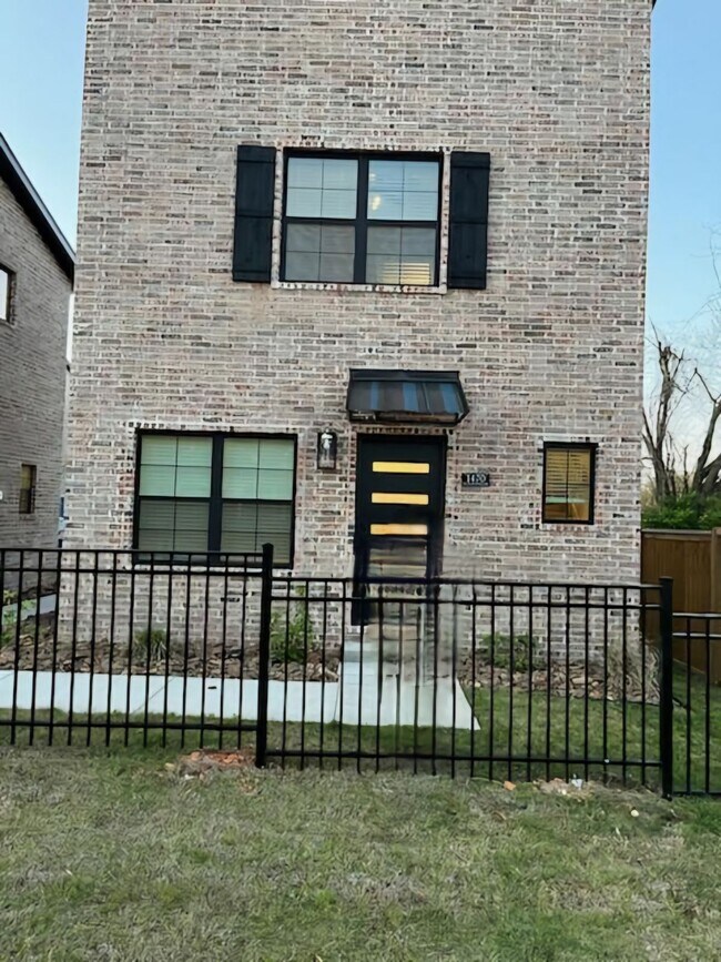 1470 W Cato Springs Rd, Fayetteville, AR 72701