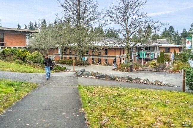 Shoreline Community College is only a few minutes away from the heart of Richmond Highlands.