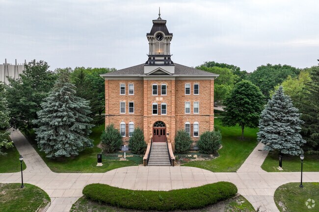 Saint Peter is home to Gustavus Adolphus College.