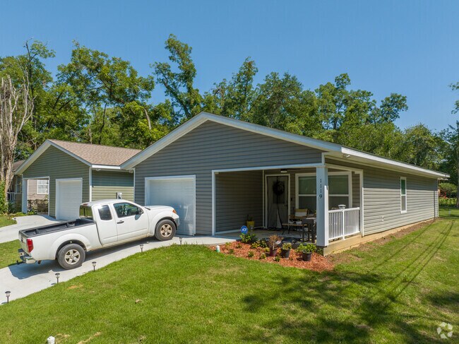 New home construction can be found sprinkled throughout the neighborhood.