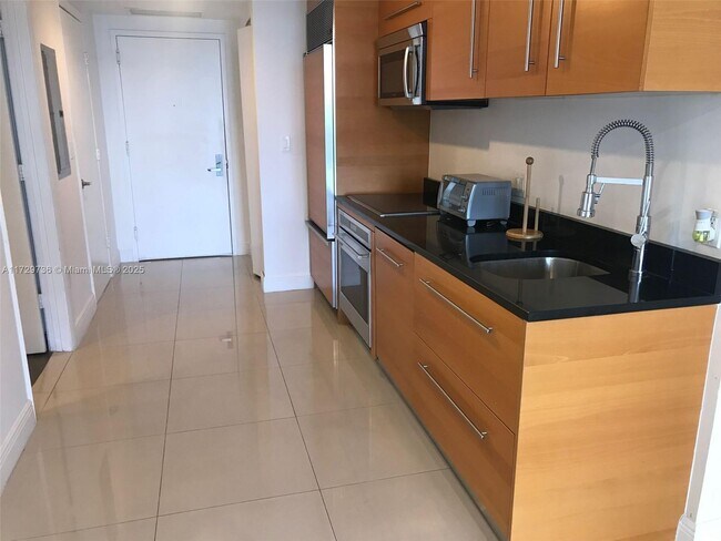 Icon Brickell Tower 1 unit 4812, Miami, FL 33131 - photo 4