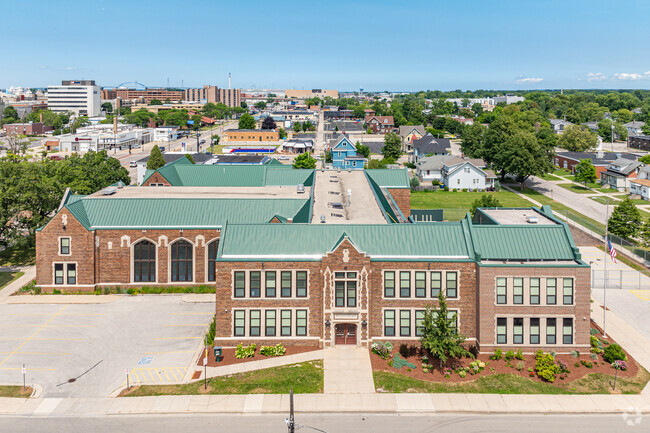 Academic clustering & cross-curricular units are common at Green Bay's Leonardo Da Vinci School.