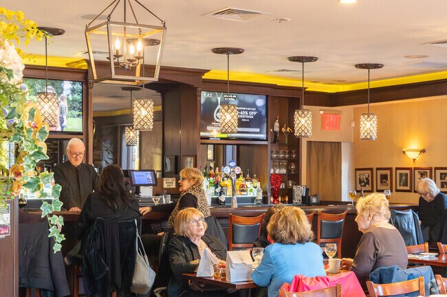 Roadhouse is a fine Italian cuisine restaurant since 1972 in Sunnyside.