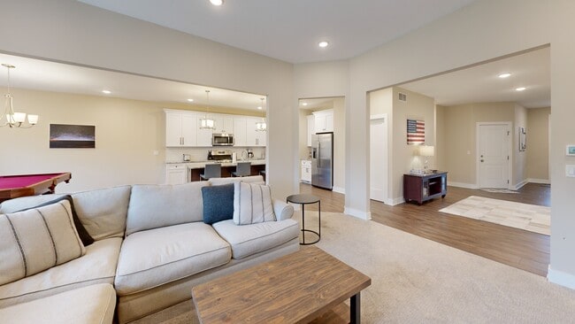 6719 Creekside View Dr SE unit 11, Grand Rapids, MI 49508 - photo 2