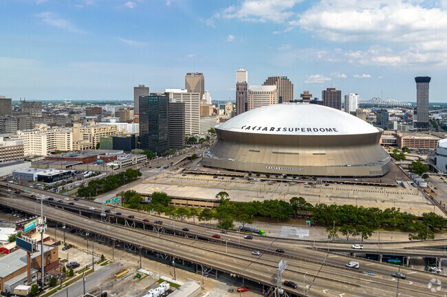 The New Orleans CBD is just minutes from the Caesars Superdome.
