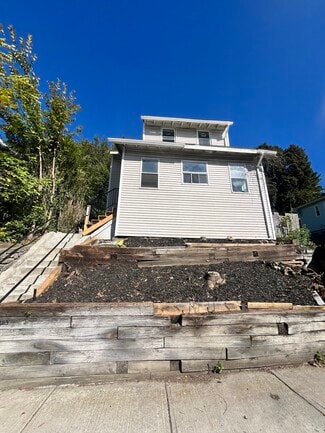 183 Hamilton St, Worcester, MA 01604