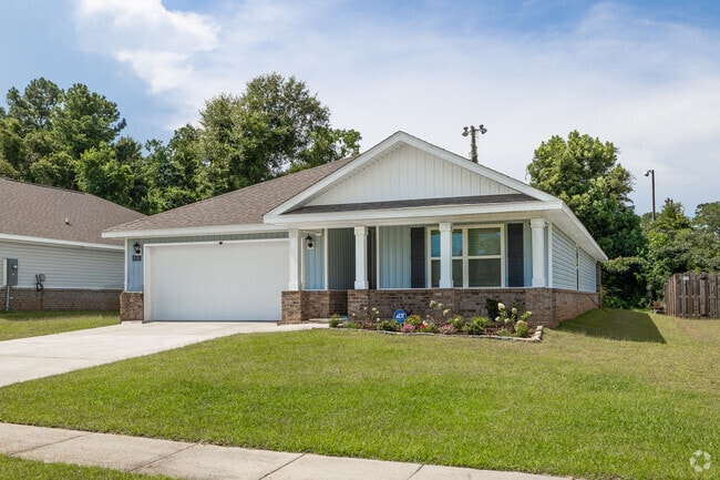 There are beautiful Craftsman style homes in the Creekside Estates subdivision in Plantation.