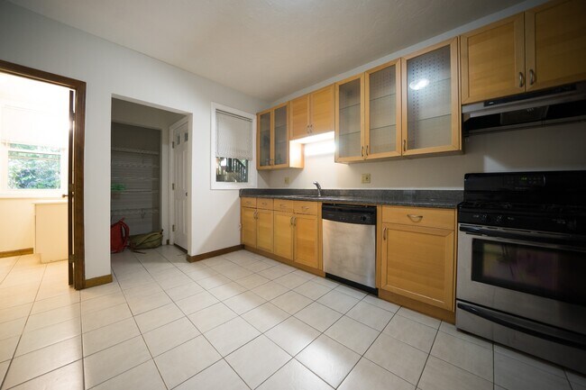 93 Kilsyth Rd unit 1, Brighton, MA 02135 - photo 5