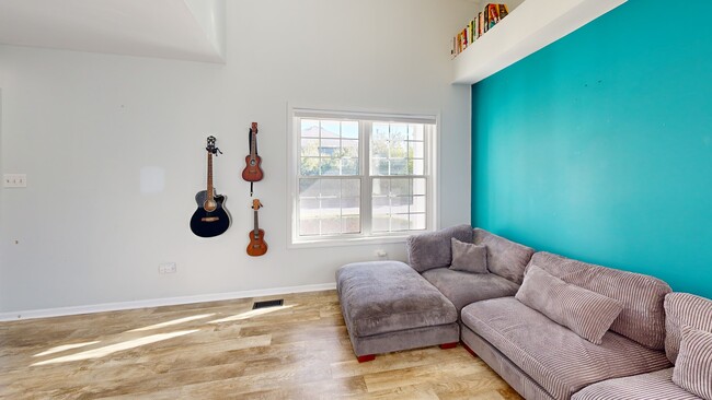 7024 Olde Gatehouse Rd unit 14, Tinley Park, IL 60477 - photo 3