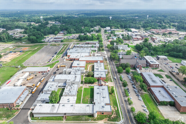 Brandon Middle School serves 1240 students in Brandon.