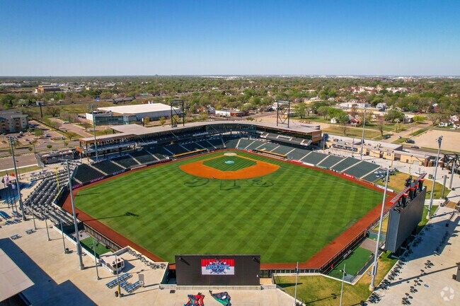 Watch the Wind Surge play at Riverfront Stadium.