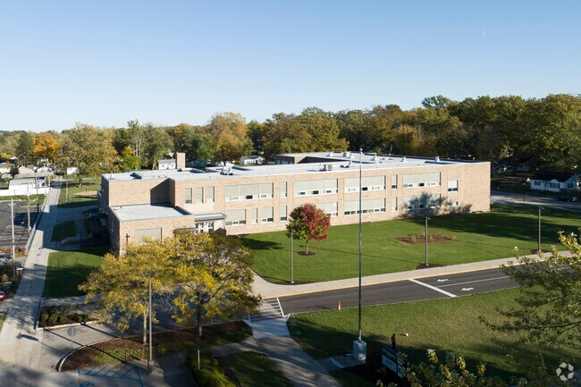 Merle J Abbett Elementary serves children living in Fort Wayne.