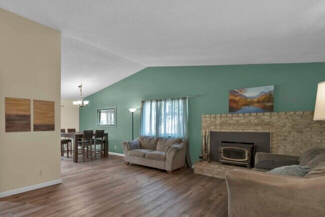 2430 Lake Redding Dr, Redding, CA 96003 - photo 4