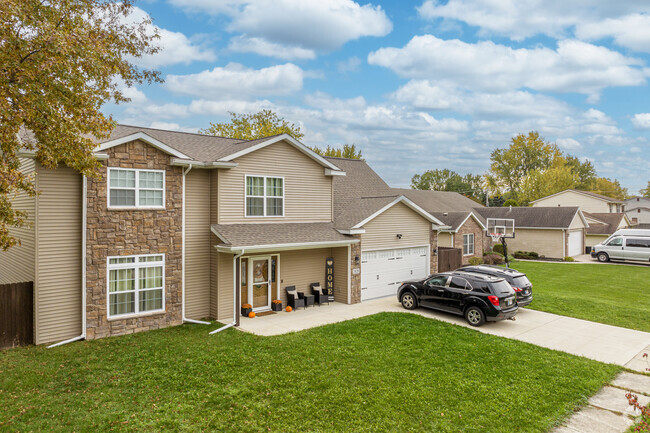 Both two-story and single story homes can be found in the Oakhurst neighborhood.