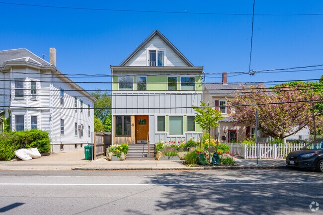 Many homes in Strawberry Hill feature modern renovations.