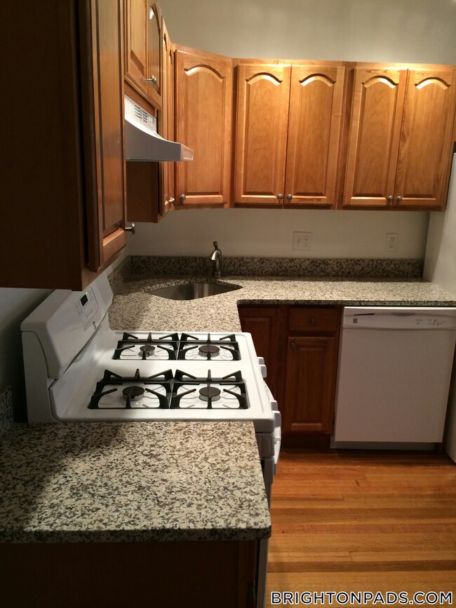 1615 Commonwealth Ave Unit 17, Boston, MA 02135