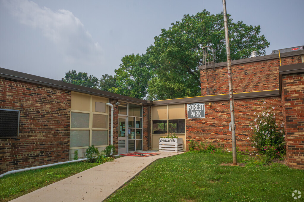 Forest Park Elementary School building in Forest Park West.