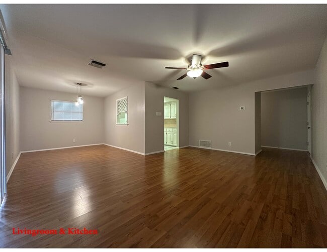 Livingroom & Kitchen