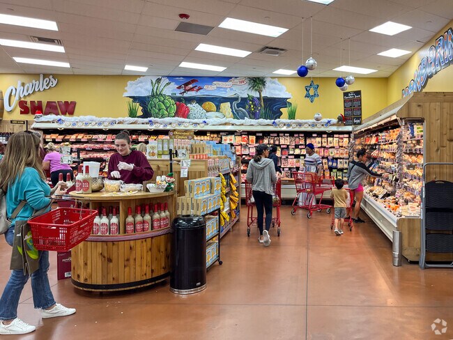 Trader Joe's is a popular grocery store for many of Loretto's residents.