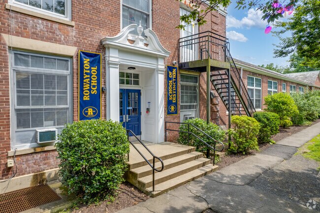 Rowayton Elementary School is a top choice school for students located near South Norwalk.