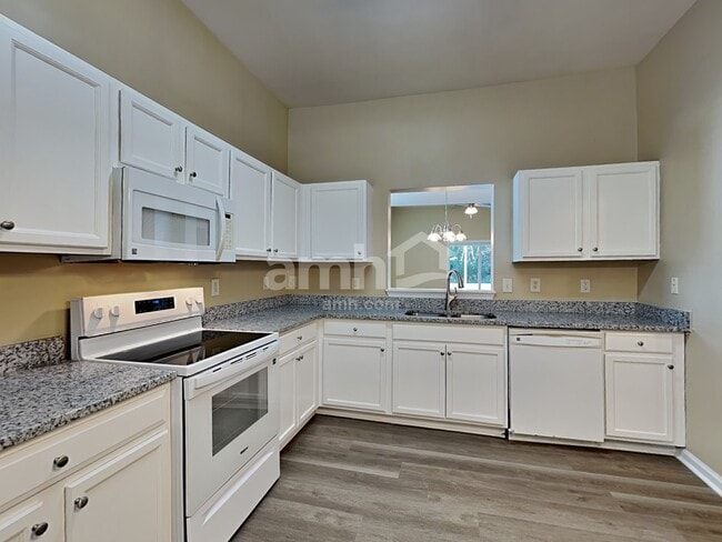 3941 Tyler Bluff Ln, Raleigh, NC 27616 - photo 4